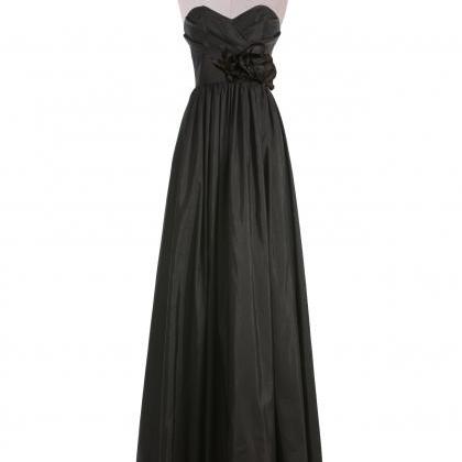 Taffeta Sweetheart Gown With Flower At Prom..