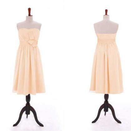 Lovely Sweetheart Short Chiffon Gown With Bow..