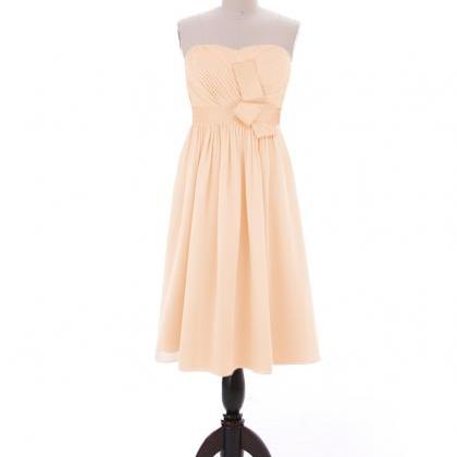 Lovely Sweetheart Short Chiffon Gown With Bow..