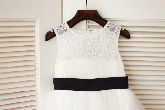 Ulass Ivory Ivory Lace Tulle Flower Girl Dress Keyhole Back/black Bow Sash Children Toddler Party Dress For Wedding Junior Bridesmaid Dress