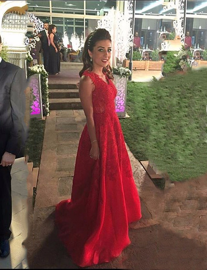Ulass 2016 Elegant Lace Long Red Prom Dresses Lace Appiques Saudi Arabic Vestidos De Formatura