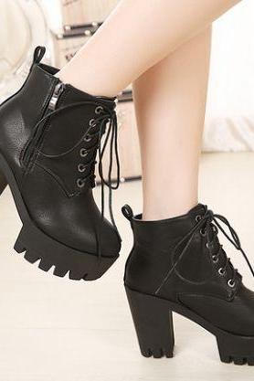 Ulass Street Style Black Chunky Heel Boots ST-079