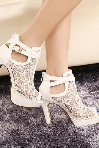 Ulass White and Black Lace Design Chunky Heel Peep Toe Fashion Sandals ST-103