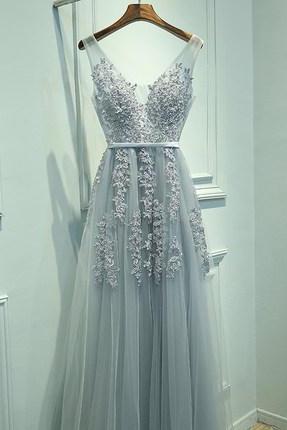 Elegant Grey Tulle V-neckline Floor Length Party Gown With Lace Applique, Grey Prom Dresses 2017, Tulle Formal Gowns