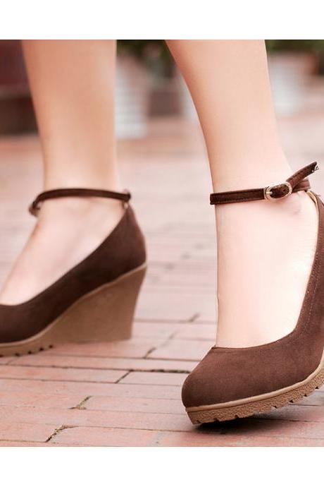 Ulass Upper material: suede Lining material: cloth Cortical features: scrub Sole material: Rubber Opening depth: shallow mouth Style: round toe Heel high: high heels (5-8cm) With the bottom style: slope with Popular elements: slope heel Closed form: set foot ST-033